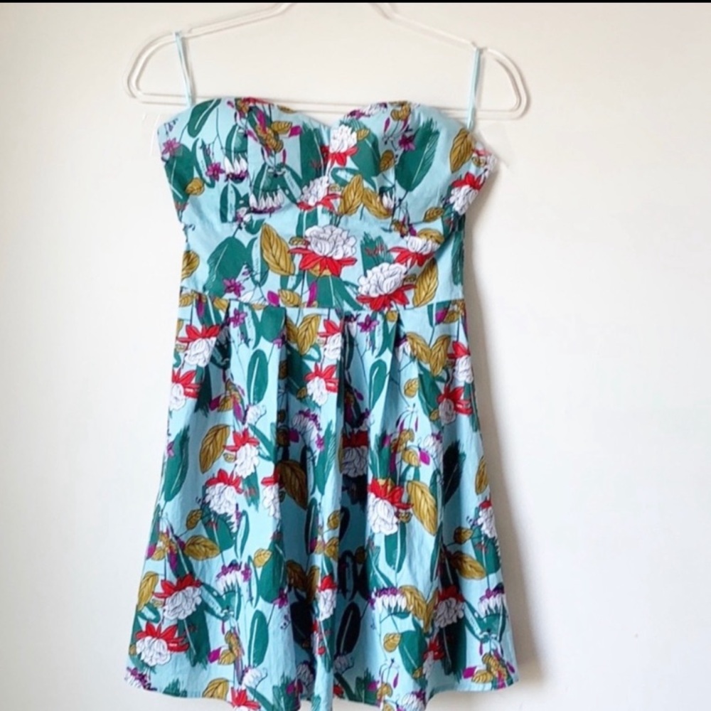 Say what Cute Floral Strapless Dress